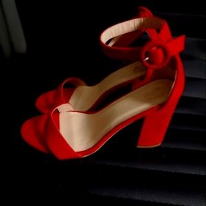 Size 10 dress 👠 shoes with a (thicker) sturdy heel